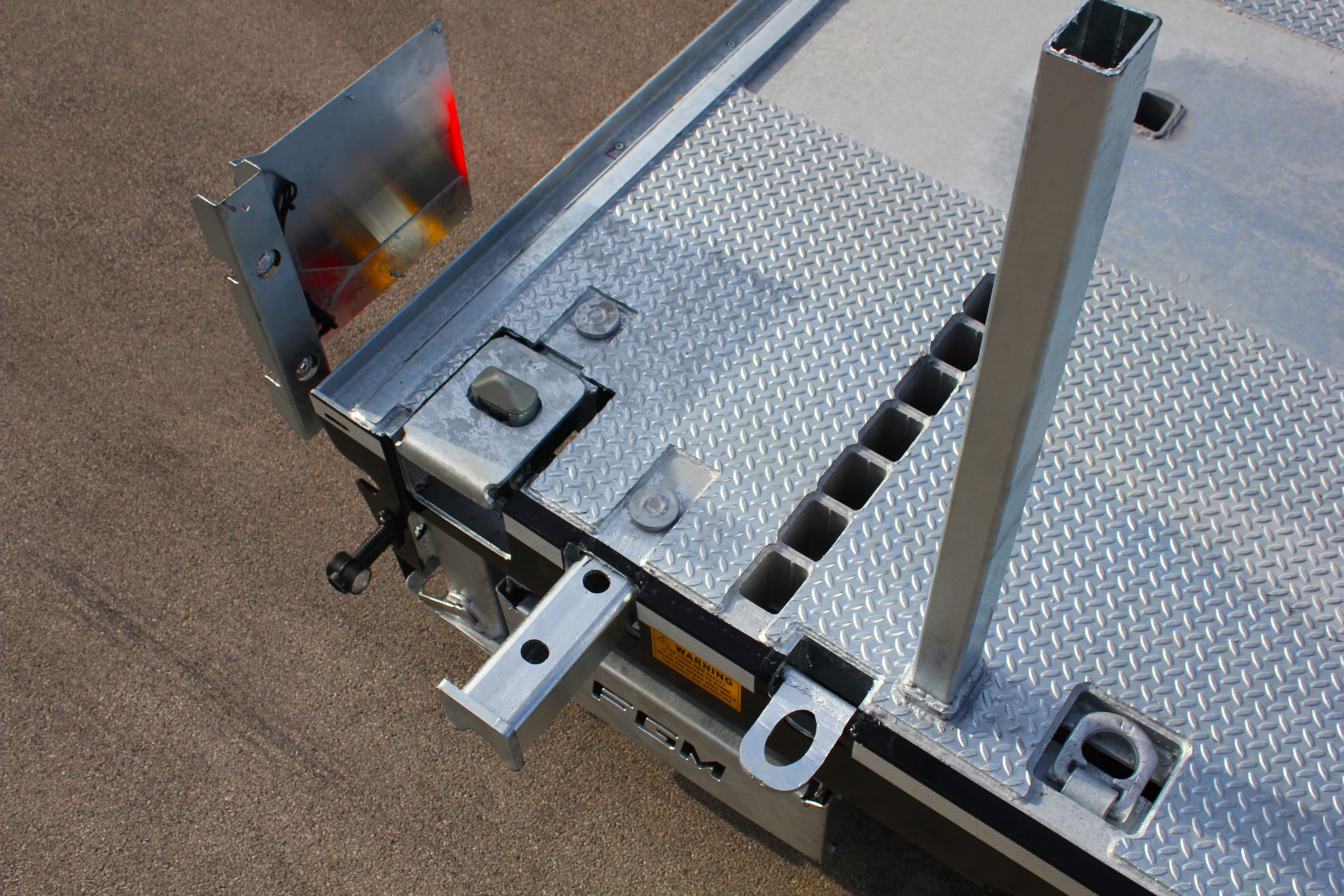 FGM 24 twist lock, widening, lashing rings-min