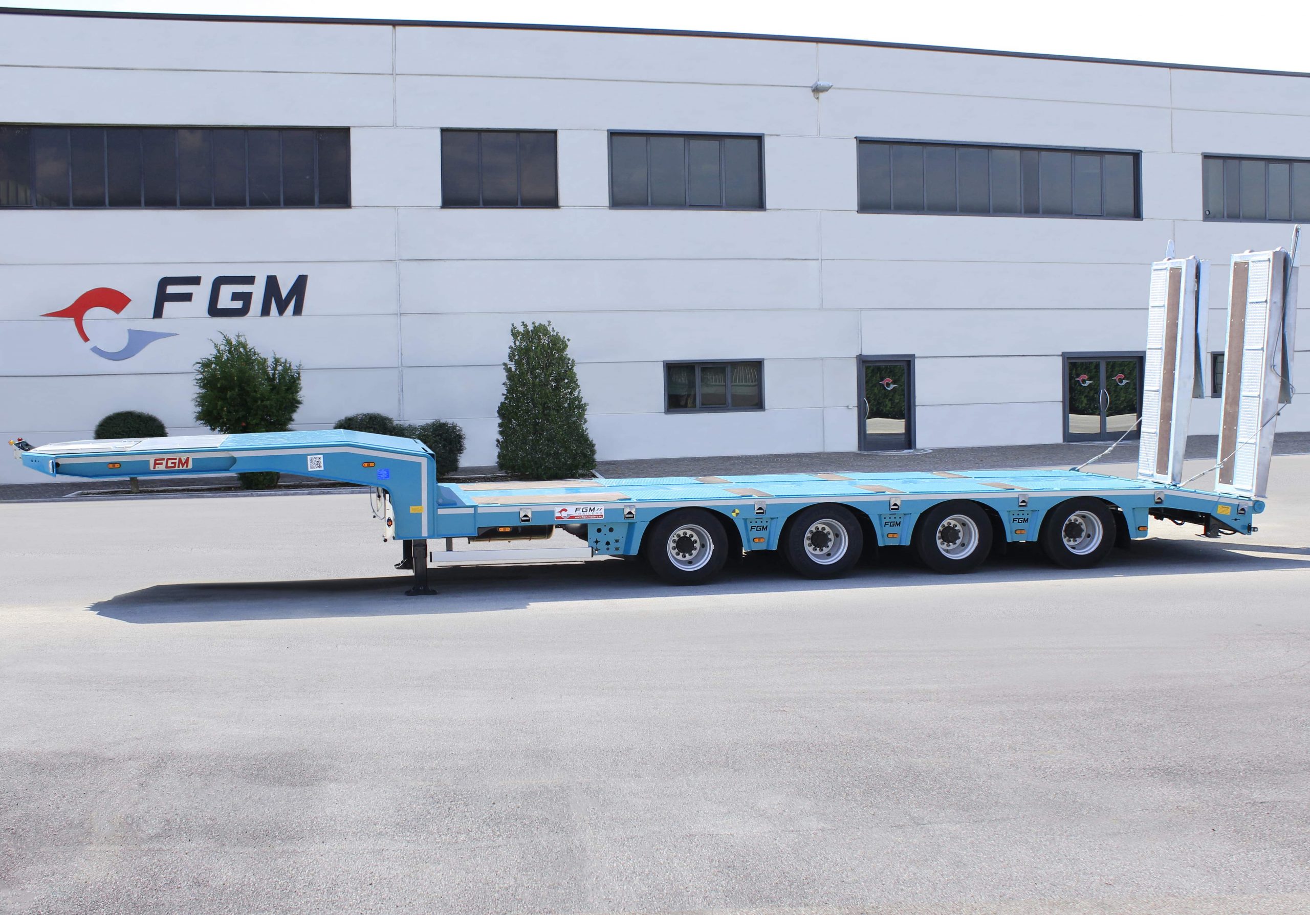 Heavy_duty_trailer_FGM_56_lateral-min
