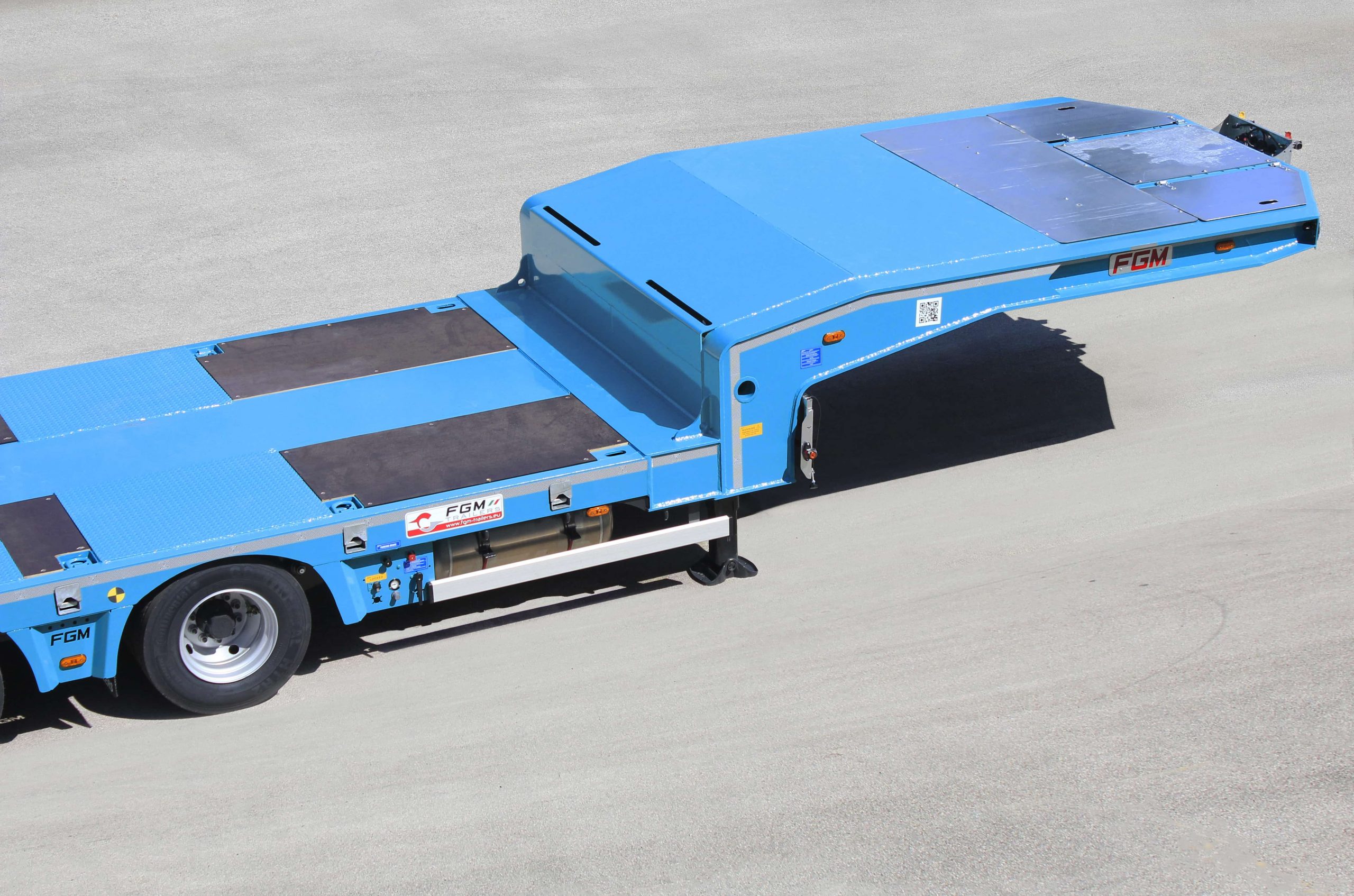 Heavy_duty_trailer_FGM_56_reinforced_gooseneck-min